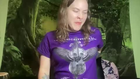 Snapshot of mo0n_goddess chatting on May 2026 04:09:02 AM Misty online show from May 2026 04:09:02 AM
