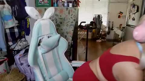 Snapshot of mochi_rainbow chatting on December 2024 07:43:01 PM The Mochi Rainbow Variety Show online show from December 2024 07:43:01 PM