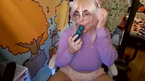 Snapshot of mochi_rainbow chatting on January 2025 12:52:02 AM The Mochi Rainbow Variety Show online show from January 2025 12:52:02 AM