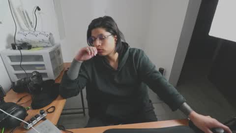 moira_core online show from January 2026 06:05:01 AM