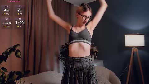 Laura online show from December 2025 01:22:02 AM