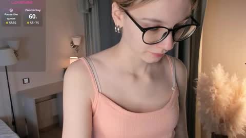 Laura online show from December 2025 01:21:02 AM