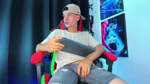 Snapshot of moises_23cm chatting on January 2025 04:50:02 PM moises_23cm online show from January 2025 04:50:02 PM