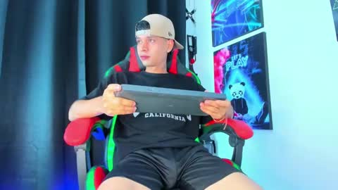 Snapshot of moises_23cm chatting on January 2025 04:28:02 AM moises_23cm online show from January 2025 04:28:02 AM