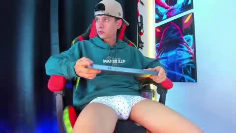 Snapshot of moises_23cm chatting on January 2025 05:00:02 AM moises_23cm online show from January 2025 05:00:02 AM