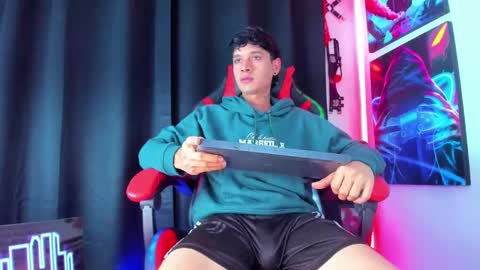 Snapshot of moises_23cm chatting on January 2025 07:15:01 PM moises_23cm online show from January 2025 07:15:01 PM