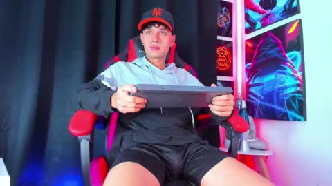 Snapshot of moises_23cm chatting on March 2025 11:37:01 PM moises_23cm online show from March 2025 11:37:01 PM