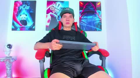 Snapshot of moises_23cm chatting on September 2025 03:19:01 AM moises_23cm online show from September 2025 03:19:01 AM