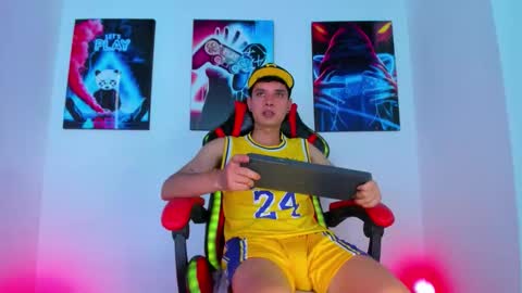 Snapshot of moises_23cm chatting on October 2025 09:34:01 PM moises_23cm online show from October 2025 09:34:01 PM