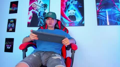 Snapshot of moises_23cm chatting on November 2025 08:31:01 PM moises_23cm online show from November 2025 08:31:01 PM