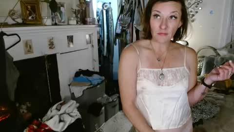 MoistKnickerChick online show from December 2024 04:42:01 AM