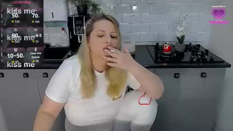 erika online show from November 2025 08:36:02 AM