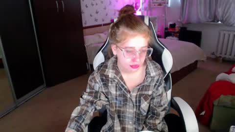 Snapshot of molly_barbie chatting on April 2026 04:08:02 AM Molly Prvt is open online show from April 2026 04:08:02 AM
