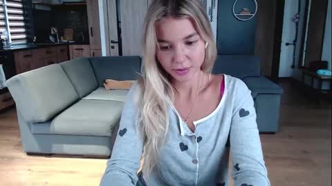 Molly online show from September 2025 11:56:02 AM