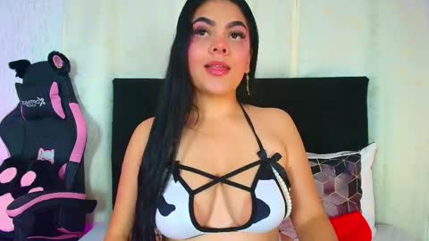 Snapshot of molly_bick chatting on May 2026 05:23:01 AM Molly Bick online show from May 2026 05:23:01 AM