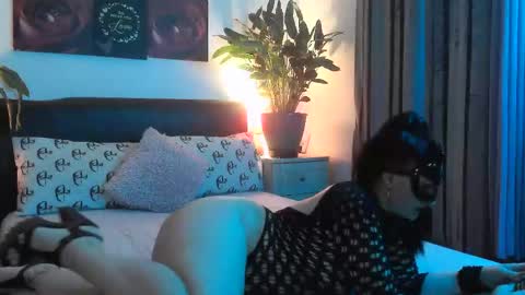 Molly online show from October 2025 10:07:02 PM