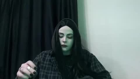 Molly Crow online show from February 2026 05:01:02 AM