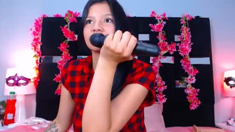 Snapshot of molly_drakons_hm chatting on December 2024 06:54:02 PM molly online show from December 2024 06:54:02 PM