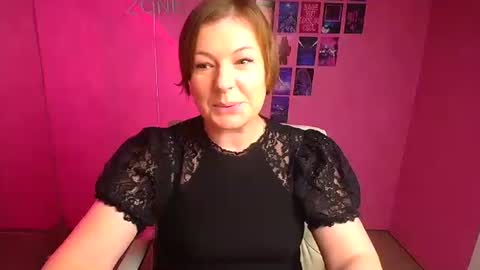 Molly online show from December 2025 12:42:02 PM