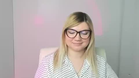 Molly online show from November 2025 04:18:02 PM