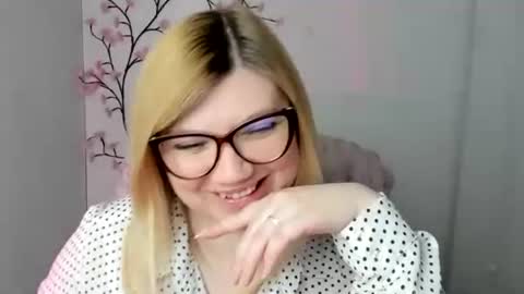 Snapshot of molly_moree chatting on April 2026 11:30:02 AM Molly online show from April 2026 11:30:02 AM