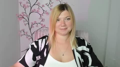 Snapshot of molly_moree chatting on July 2026 11:36:01 AM Molly online show from July 2026 11:36:01 AM