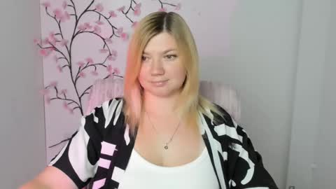 Snapshot of molly_moree chatting on July 2026 11:27:02 AM Molly online show from July 2026 11:27:02 AM