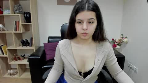 Snapshot of molly_owens chatting on February 2025 12:37:01 PM Molly Owens online show from February 2025 12:37:01 PM