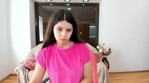Snapshot of molly_owens chatting on October 2025 06:45:01 AM Molly Owens online show from October 2025 06:45:01 AM