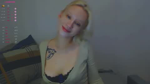 Snapshot of molly_smolly_ chatting on November 2025 03:01:01 PM lo online show from November 2025 03:01:01 PM