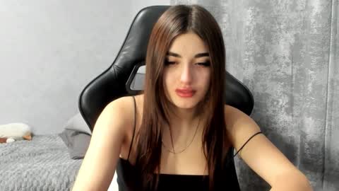 Molly online show from December 2025 09:33:02 PM