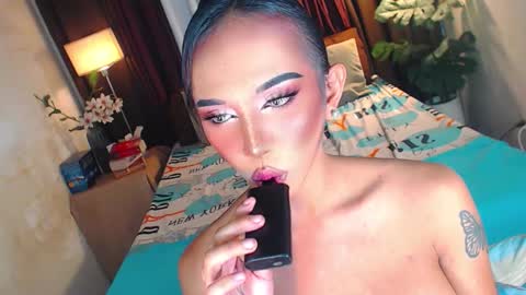 Molly online show from November 2025 07:08:01 AM