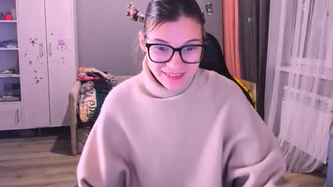  KIRA  online show from December 2025 02:05:02 AM