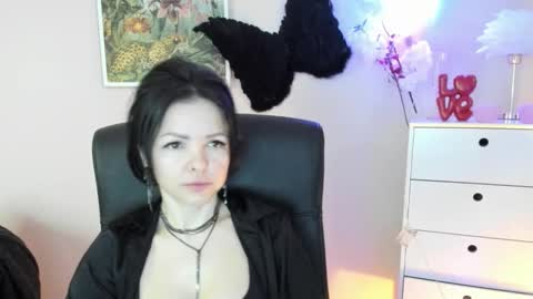 Snapshot of mollymoon40 chatting on February 2026 07:51:02 AM Molly online show from February 2026 07:51:02 AM