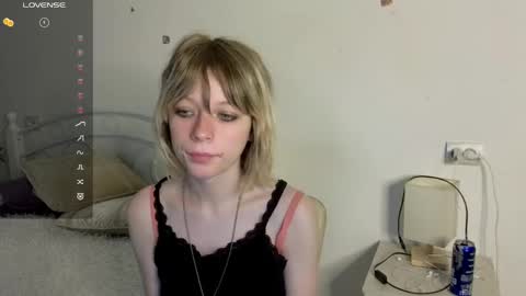 Snapshot of mollysally chatting on June 2026 04:24:01 AM mollysally online show from June 2026 04:24:01 AM