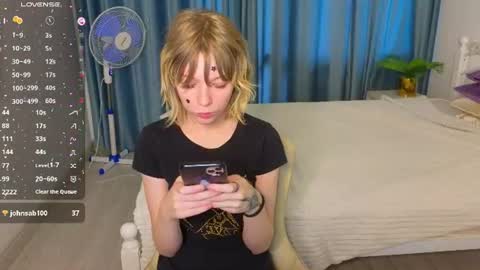 Snapshot of mollysally chatting on June 2026 04:17:01 AM mollysally online show from June 2026 04:17:01 AM