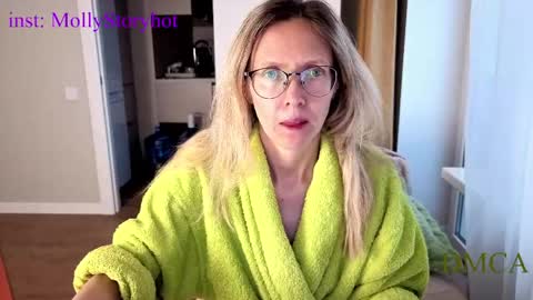 Snapshot of mollystory chatting on May 2026 02:42:01 AM AngelMomm online show from May 2026 02:42:01 AM