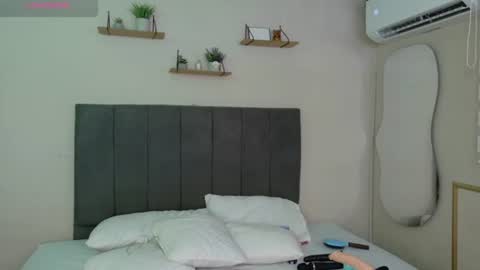 Snapshot of moly_juicy chatting on June 2026 12:14:02 PM moly_juicy online show from June 2026 12:14:02 PM