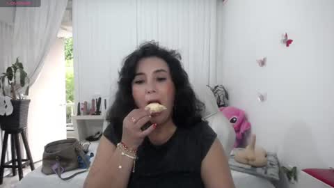 Snapshot of mom_17 chatting on July 2026 09:08:02 PM Celeste online show from July 2026 09:08:02 PM