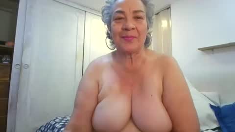 Snapshot of mom_is_wet chatting on June 2026 04:37:01 AM nativa online show from June 2026 04:37:01 AM