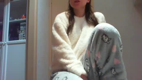 Snapshot of momentbeforedown chatting on December 2024 10:43:01 PM Hailey online show from December 2024 10:43:01 PM