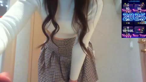 Snapshot of momentbeforedown chatting on January 2025 08:42:01 PM Hailey online show from January 2025 08:42:01 PM