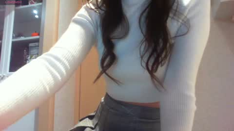 Snapshot of momentbeforedown chatting on February 2025 12:19:01 AM Hailey online show from February 2025 12:19:01 AM