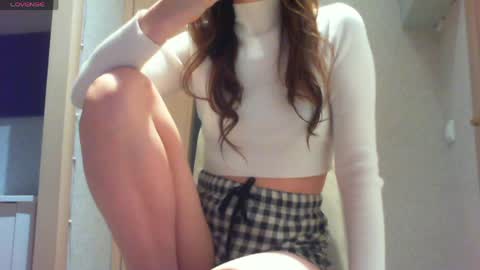 Snapshot of momentbeforedown chatting on April 2026 05:26:02 AM Hailey online show from April 2026 05:26:02 AM