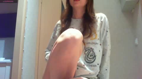 Snapshot of momentbeforedown chatting on April 2026 10:43:02 PM Hailey online show from April 2026 10:43:02 PM
