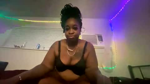 Snapshot of mommybud07 chatting on July 2026 06:19:02 AM THiKKUMZ online show from July 2026 06:19:02 AM