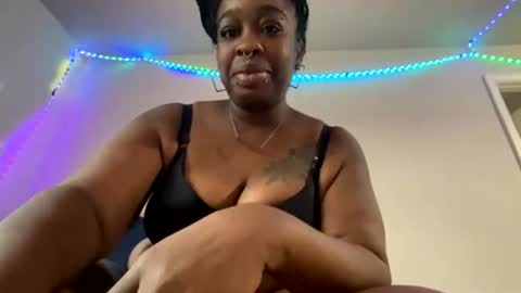Snapshot of mommybud07 chatting on July 2026 12:04:01 AM THiKKUMZ online show from July 2026 12:04:01 AM