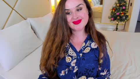 Snapshot of mommycurves chatting on January 2025 06:20:01 PM Mommynextdoor online show from January 2025 06:20:01 PM