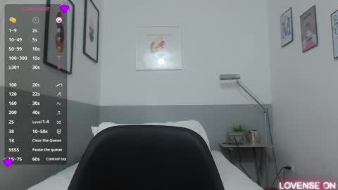 Daphne  online show from March 2025 10:19:02 PM