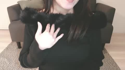 Momo online show from December 2024 05:42:01 PM